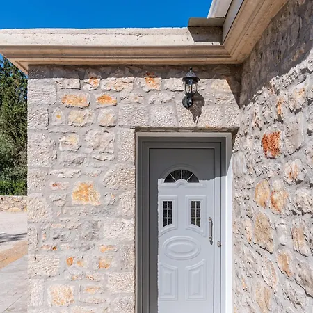 Villa Tsoutsis *
